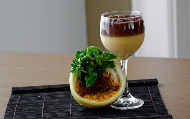 Mousse de maracujá com chocolate