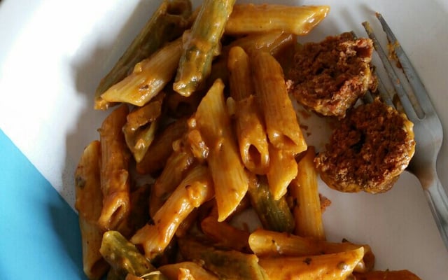 Macarrão com almôndegas fácil