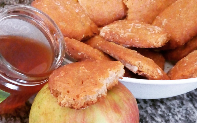 Cookies de maçã com mel e essência de morango