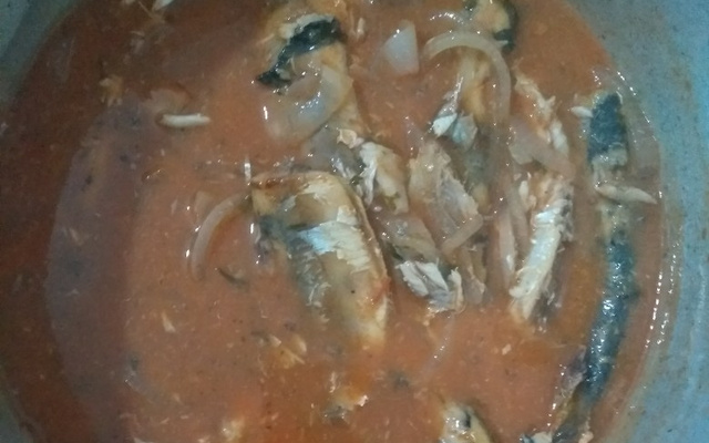 Sardinha ao molho de leite de coco