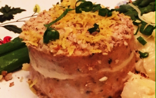 Hambúrguer de salmão com cream cheese e amêndoas