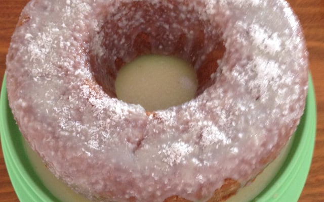 Bolo de Liquidificador com Calda de Coco