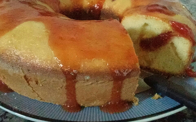 Bolo de fubá com goiabada