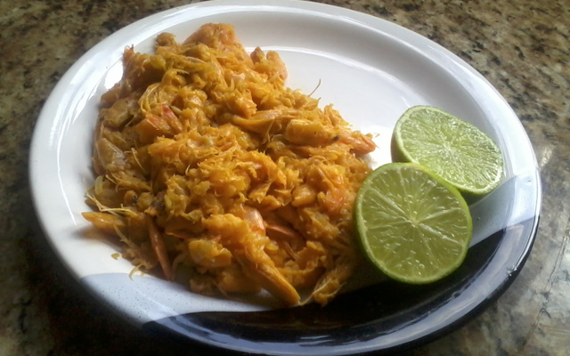 Camarão cozido com limão