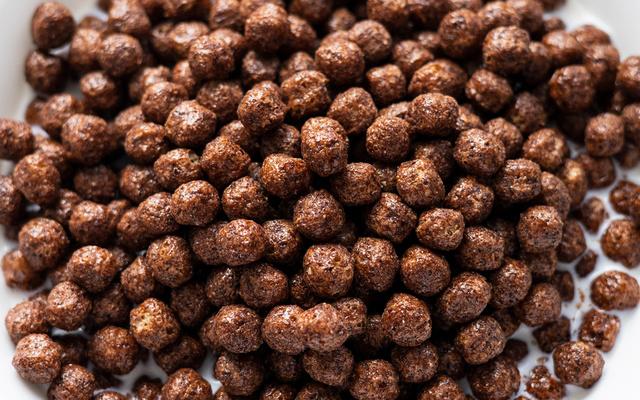 Carrapinha (amendoim coberto com chocolate)