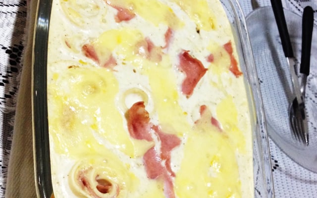 Caneloni de Presunto e Queijo ao molho