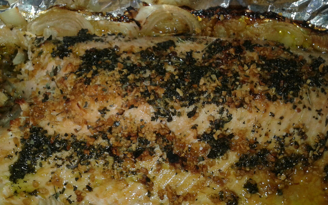 Salmão assado à provençal
