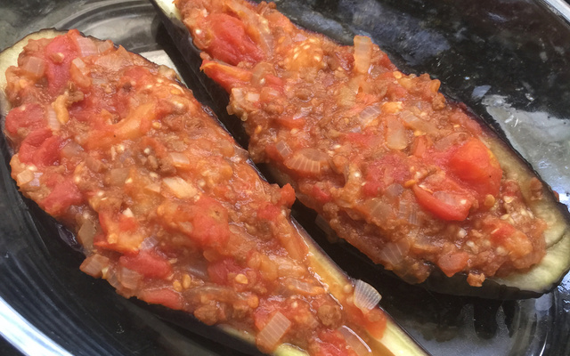 Berinjela recheada vegetariana