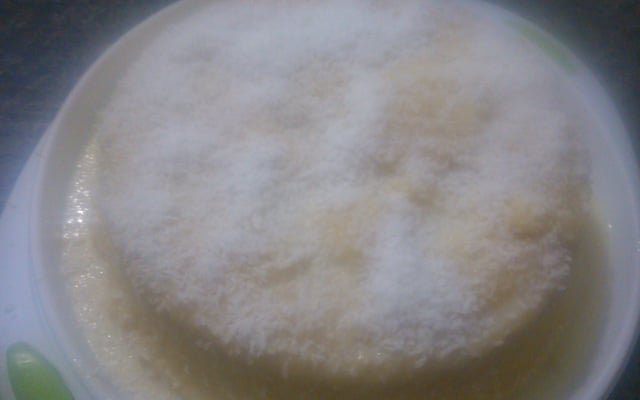 Bolo fofinho de fubá de microondas