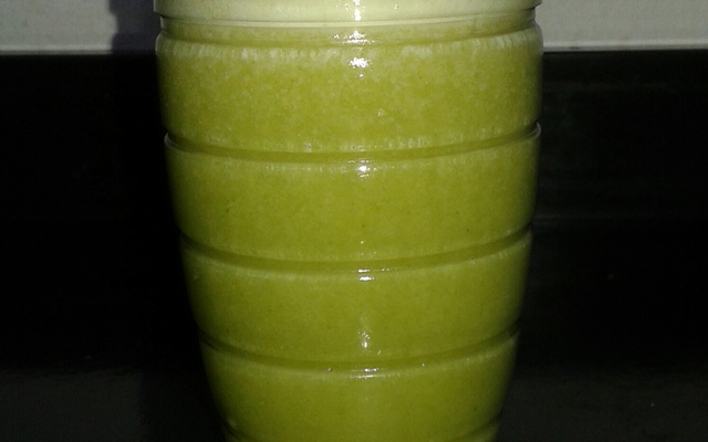 Suco de couve com laranja e banana