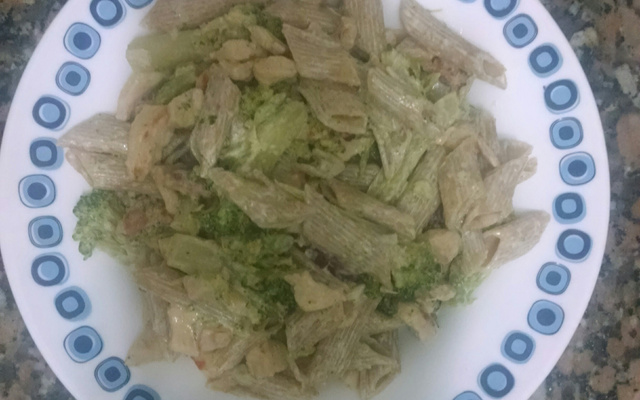 Macarrão com brócolis