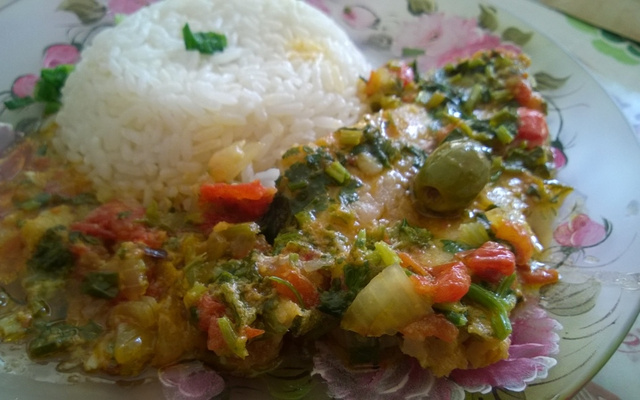 Moqueca de filés de merluza (Lúcio Cezar)