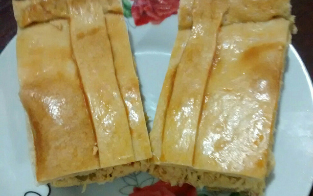 Torta de frango com ervilhas frescas