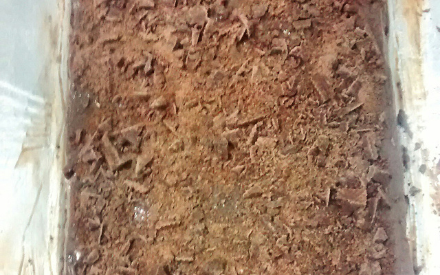 Bolo gelado com trufa de brigadeiro