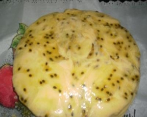 Bolo de maracujá gelado