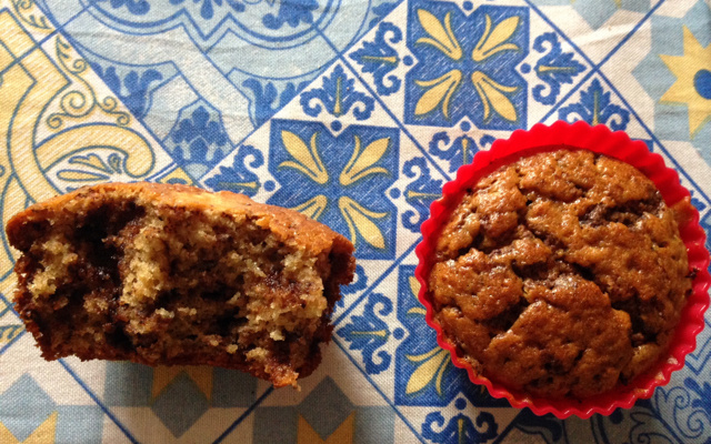 Muffins de banana com chocolate