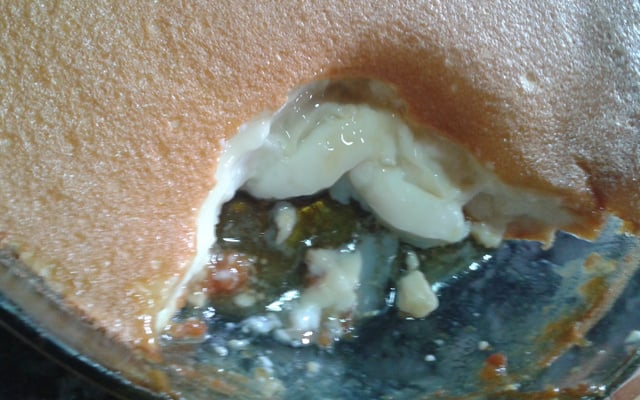 Chico balanceado com banana