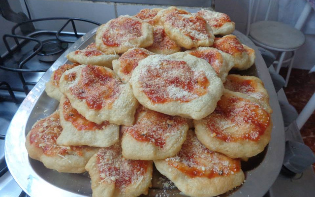 Pizzelas com queijo parmesão 