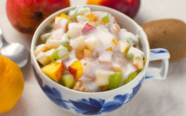 Salada de frutas com creme de maracujá