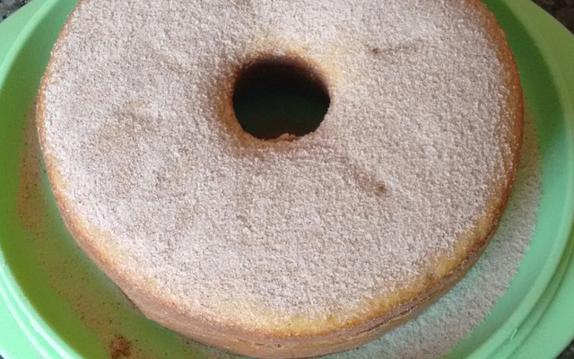 Bolo de bolinho de chuva com canela