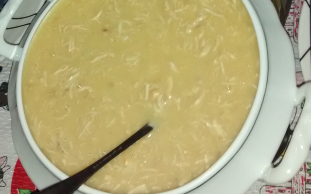 Caldo de frango com mandioca