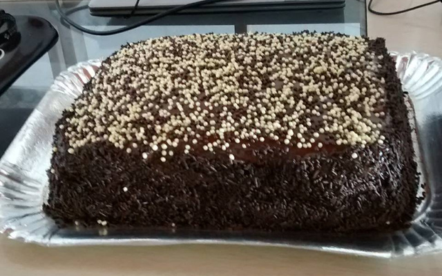 Bolo delícia brigadeiro e beijinho
