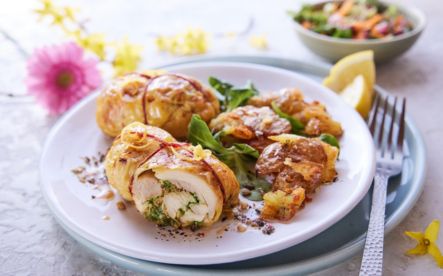 Frango recheado com brie e espinafre