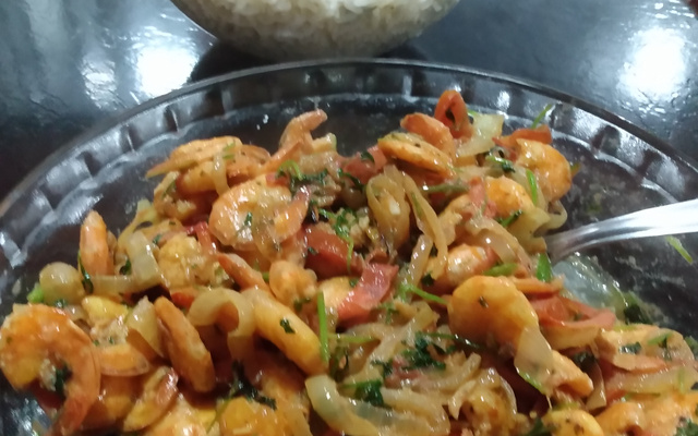 Camarão rosa ao alho e óleo