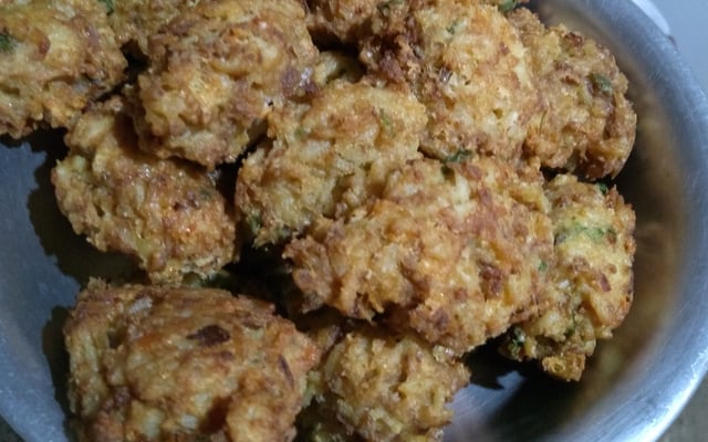 Bolinho de arroz com carne moída