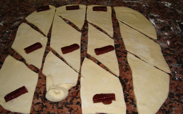 Pão recheado com goiabada