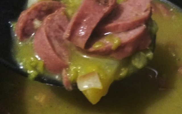 Sopa de Ervilha com Calabresa