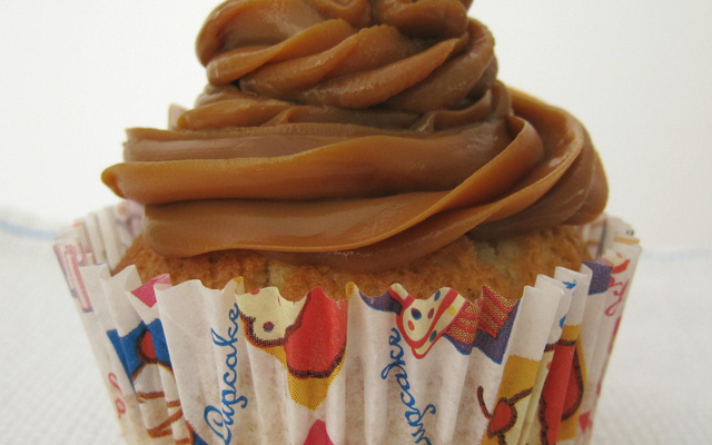 Cupcake de Baunilha com cobertura de Doce de Leite