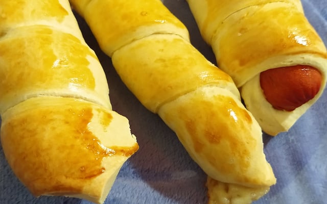 Enrolado (presunto, queijo e salsicha)