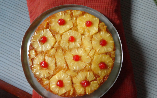Bolo de abacaxi caramelizado
