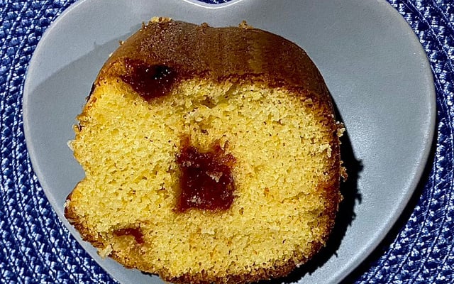 Broa de fubá com goiabada