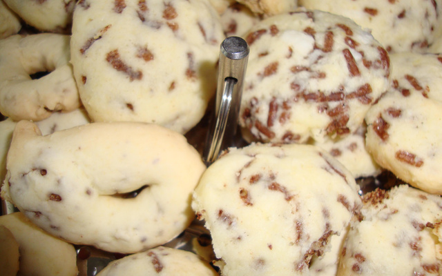 Biscoitos de maisena com coco e chocolate do Lúcio Cezar