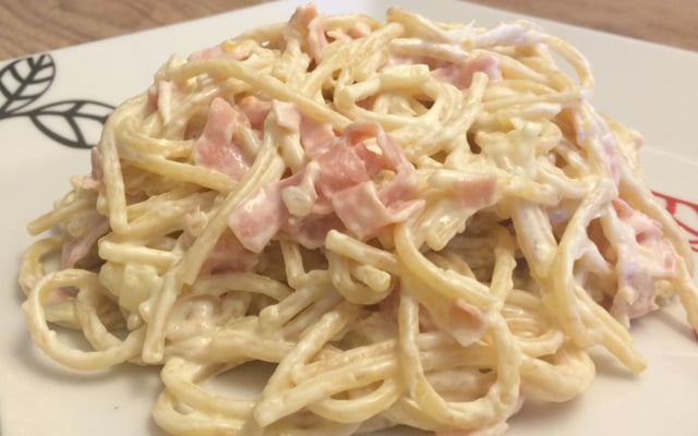 Espaguete com Requeijão e Presunto