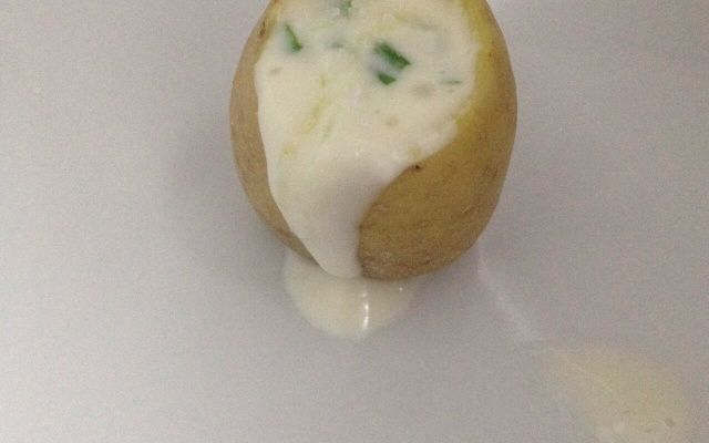 Petisco de batatinha recheada com requeijão