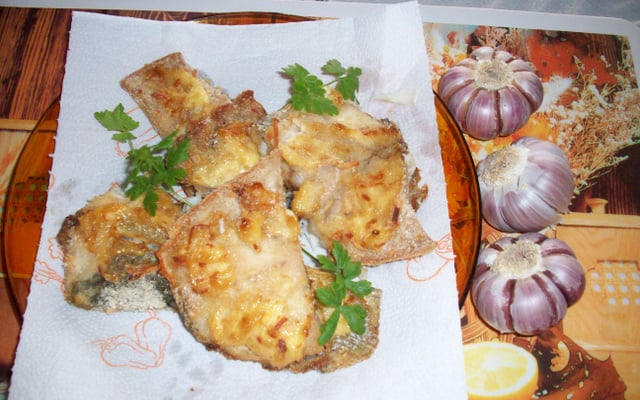 Postas de robalo com creme de cebola ao forno