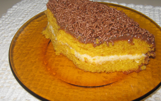 Bolo de cenoura recheado