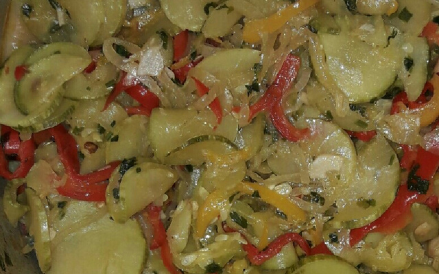 Escabeche de abobrinha com pimentões