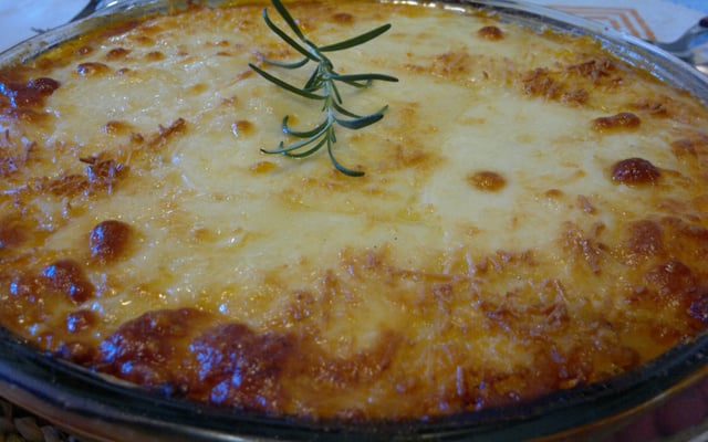 Escondidinho de mandioca com carne assada