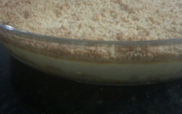 Torta cremosa com farofa crocante