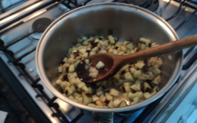 Macarrão rápido com beringela e mussarela