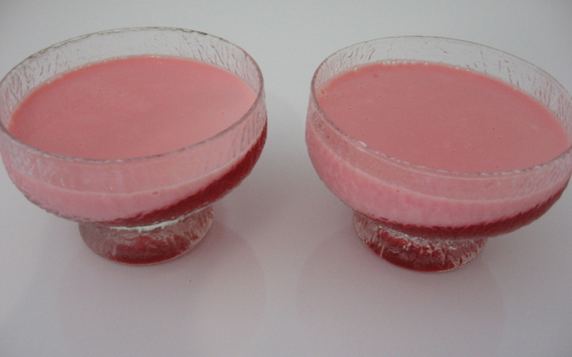 Gelatina com creme rosado