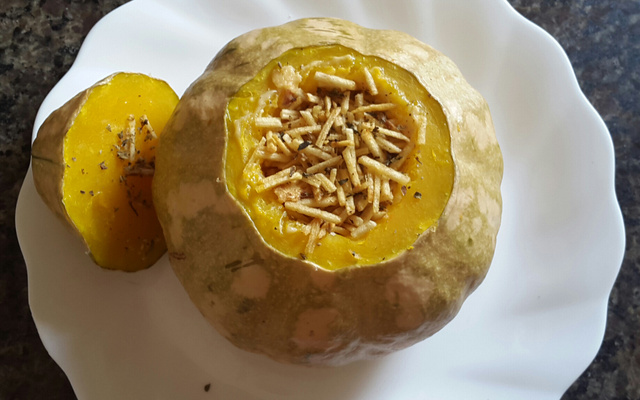 Abóbora recheada com creme de calabresa