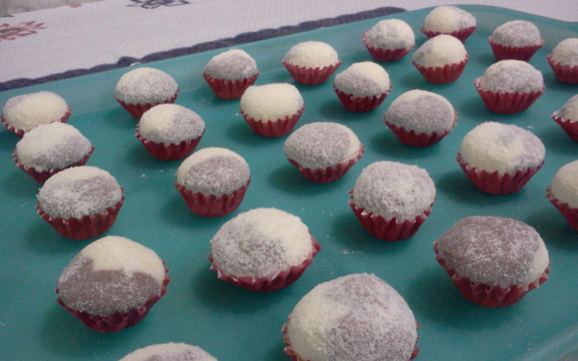 Docinho bicolor de leite em pó