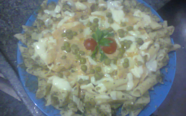 Penne com ervilhas e cheiro verde da Vá