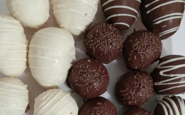 Bombom de uva e morango