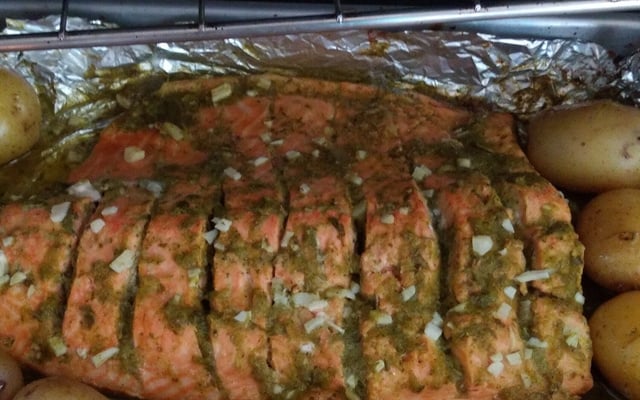 Salmão Inteiro com ervas